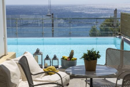 junior-suite-with-infinity-pool-13